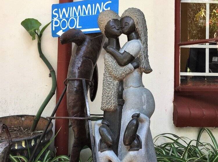 It S A Small World Backpackers Lodge   Hostel