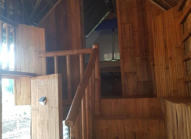 פנסיון Nirvana Bamboo & Dive Resort