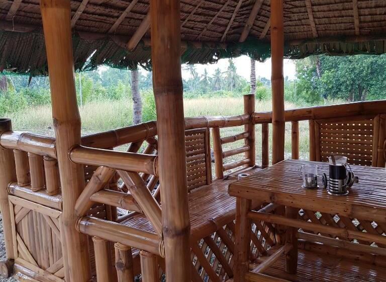 פנסיון Nirvana Bamboo & Dive Resort