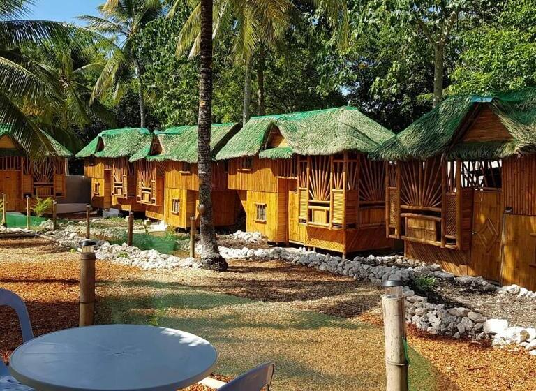 פנסיון Nirvana Bamboo & Dive Resort