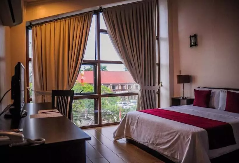 ホテル Bauan Plaza