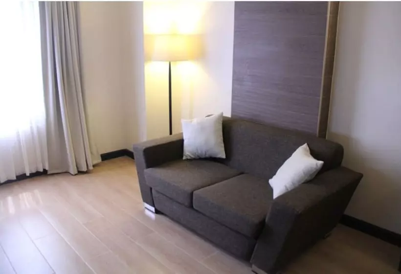 ホテル Bauan Plaza