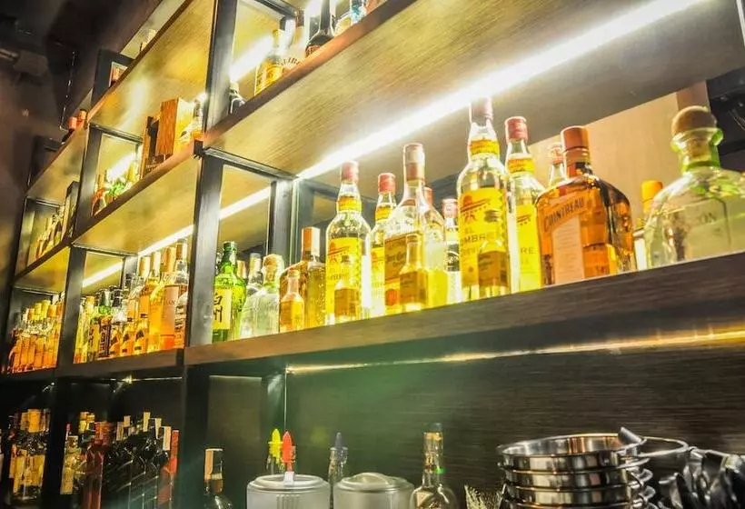 ホテル Bauan Plaza