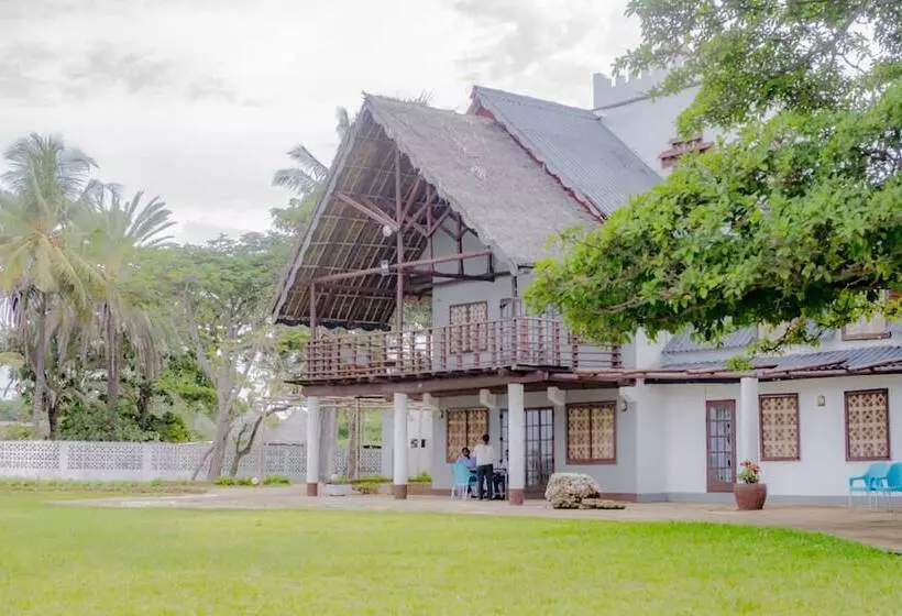 هتل Bahari Beach Castle Lodge