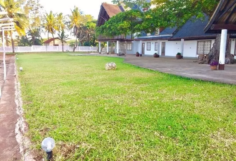 هتل Bahari Beach Castle Lodge
