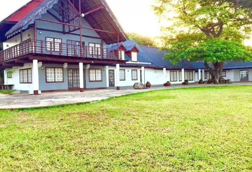 هتل Bahari Beach Castle Lodge