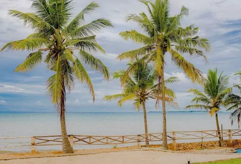 هتل Bahari Beach Castle Lodge