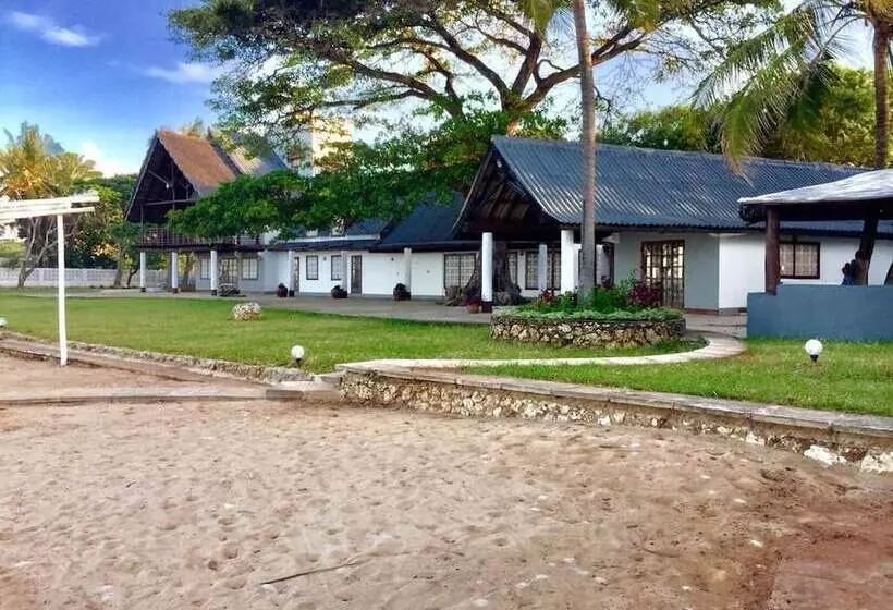 هتل Bahari Beach Castle Lodge