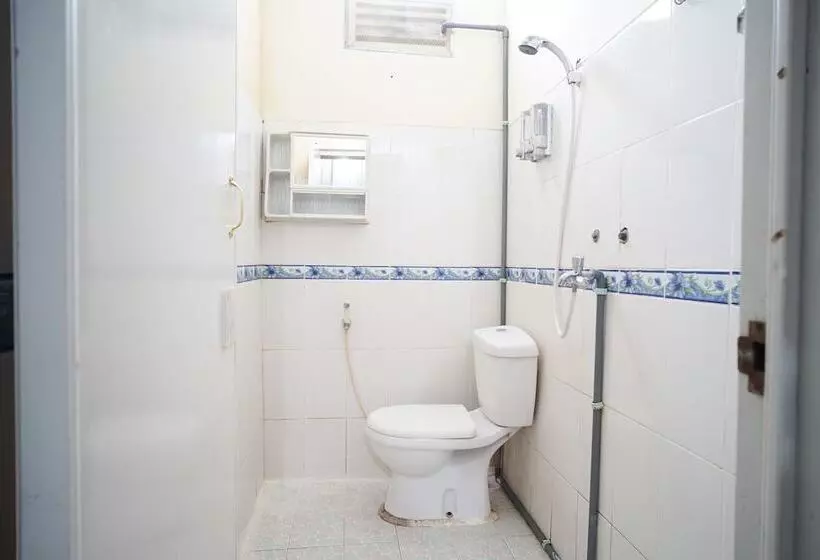 Hotelli Spot On 1854 Sepinggan Asri Syariah Guesthouse