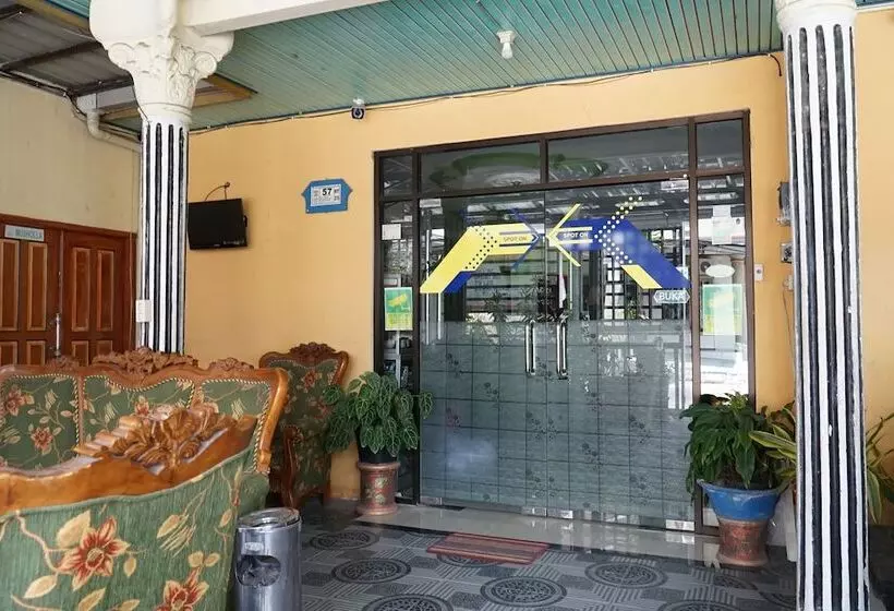 Hotelli Spot On 1854 Sepinggan Asri Syariah Guesthouse