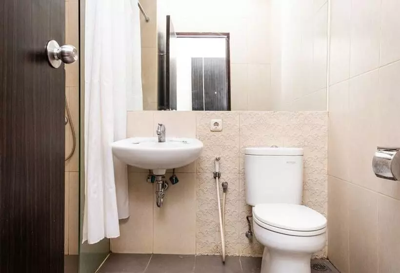 ペンション Reddoorz @ Pelita Raya Rappocini