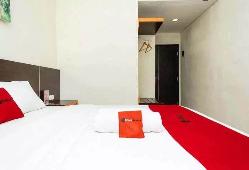 ペンション Reddoorz @ Pelita Raya Rappocini