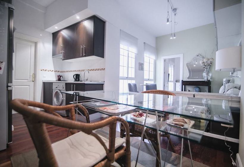 Cozy And Quiet Apartment In Town Centre