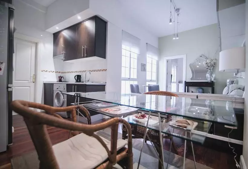 Cozy And Quiet Apartment In Town Centre