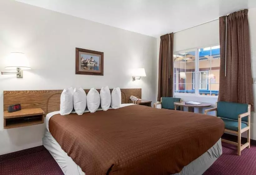 Eureka Town House Motel  Historic Old Town