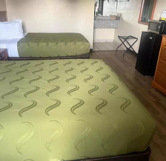 Hole Inn The Wall Hotel Fort Walton Beach Sunset Plaza Nearby Beaches & Hurlburt