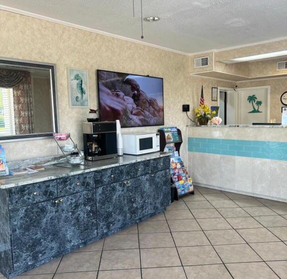 Hole Inn The Wall Hotel   Fort Walton Beach   Sunset Plaza   Nearby Beaches & Hurlburt