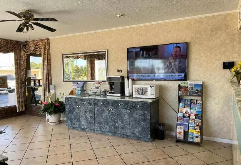 Hole Inn The Wall Hotel Fort Walton Beach Sunset Plaza Nearby Beaches & Hurlburt