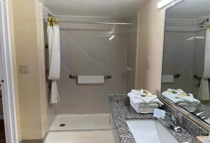 Hole Inn The Wall Hotel Fort Walton Beach Sunset Plaza Nearby Beaches & Hurlburt