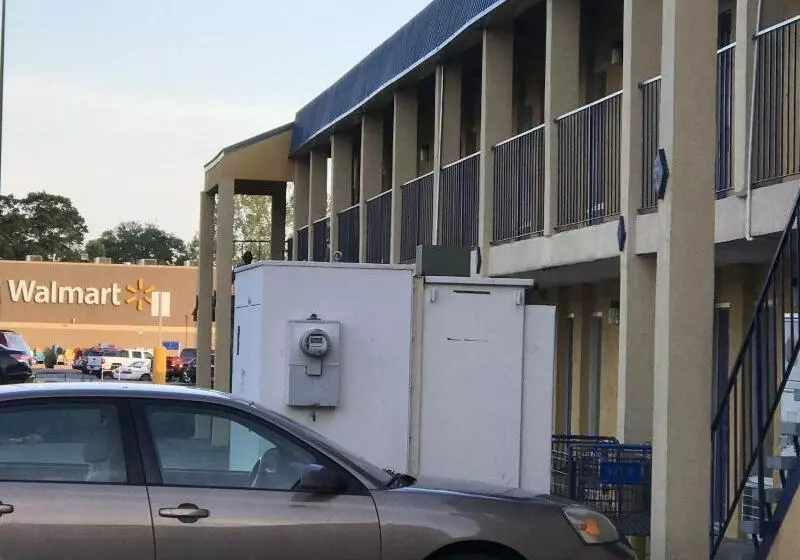 בית מלון כפרי Rodeway Inn Oxford