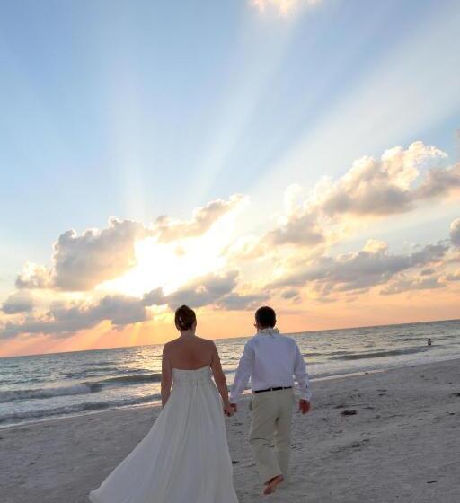 酒店 Postcard Inn On The Beach