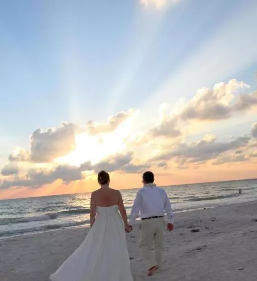 酒店 Postcard Inn On The Beach