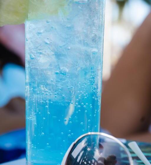 酒店 Postcard Inn On The Beach