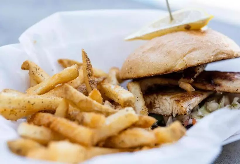 酒店 Postcard Inn On The Beach