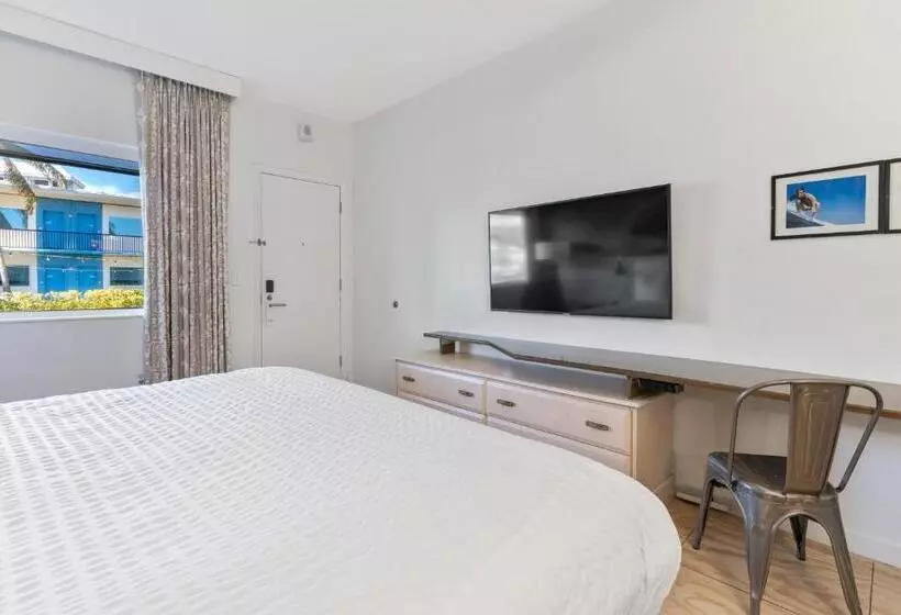 酒店 Postcard Inn On The Beach