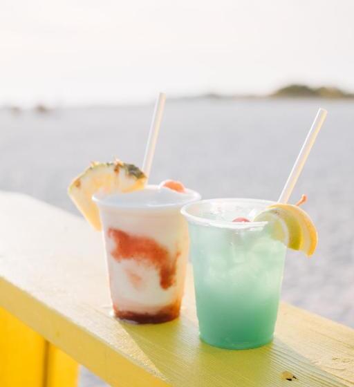 酒店 Postcard Inn On The Beach