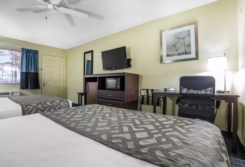 فندق Rodeway Inn & Suites