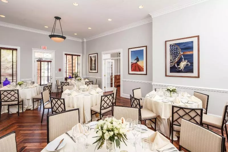 فندق The Tidewater Inn