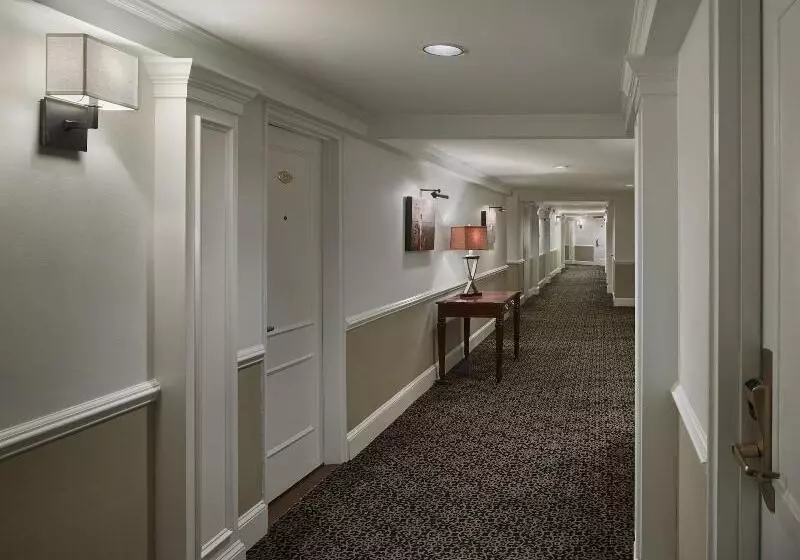 فندق The Tidewater Inn