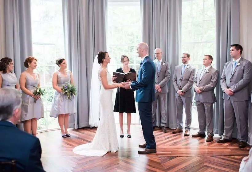 فندق The Tidewater Inn