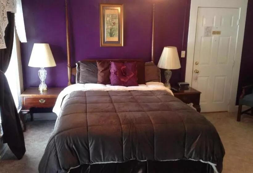 Hotel The Tunnicliff Inn