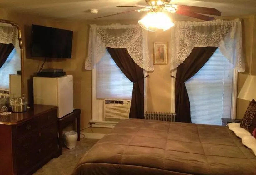 Hotel The Tunnicliff Inn