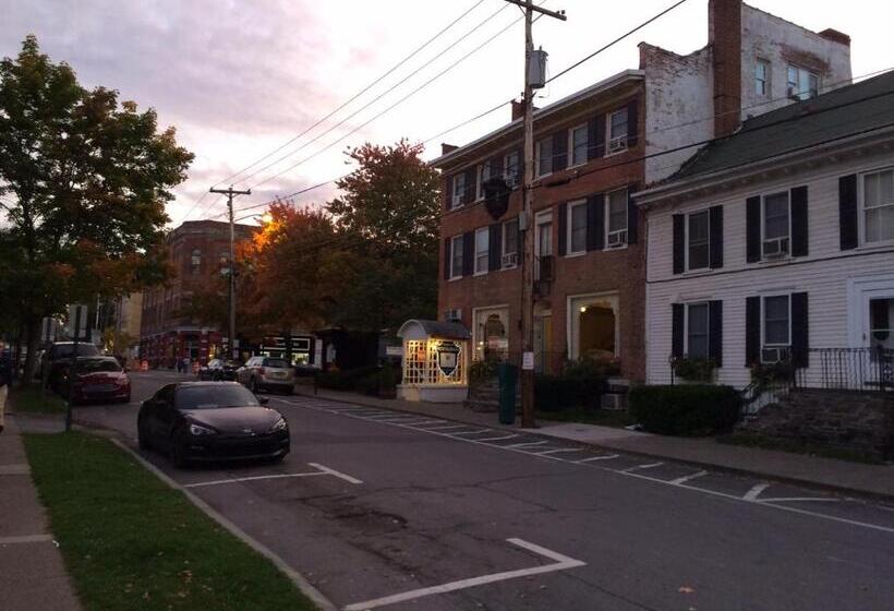 Hotel The Tunnicliff Inn