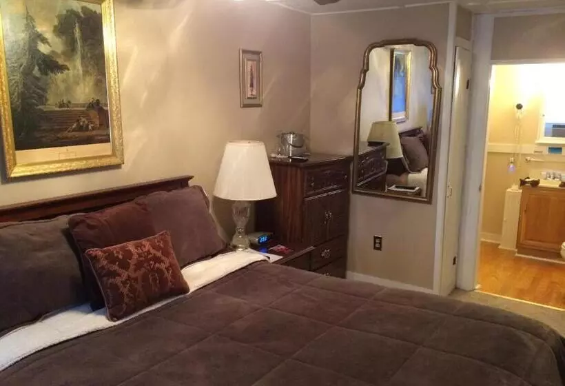 Hotel The Tunnicliff Inn