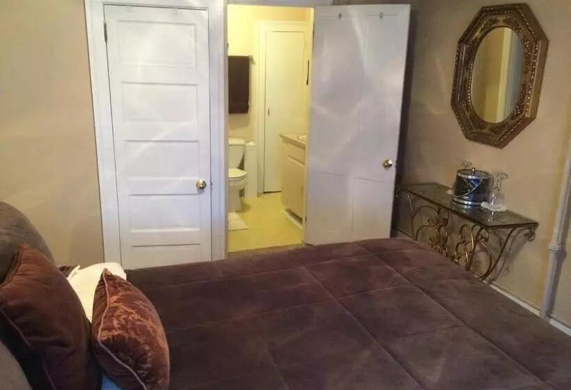 Hotel The Tunnicliff Inn