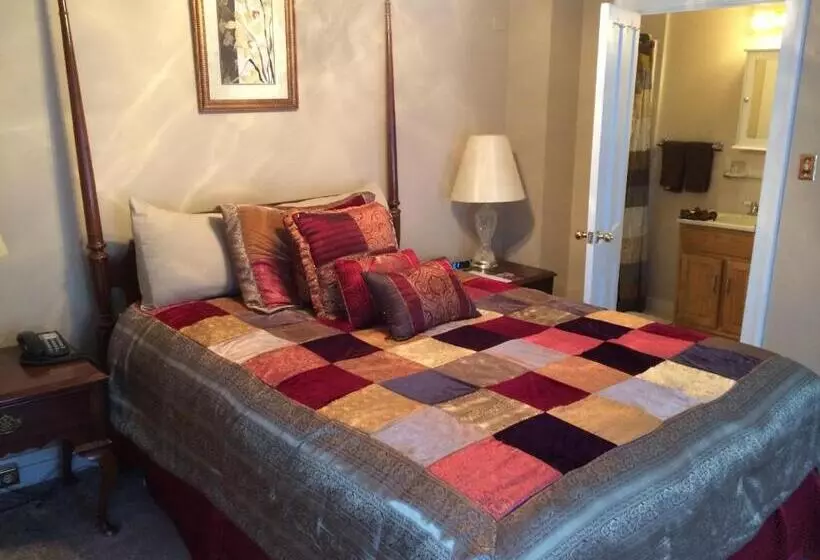 Hotel The Tunnicliff Inn