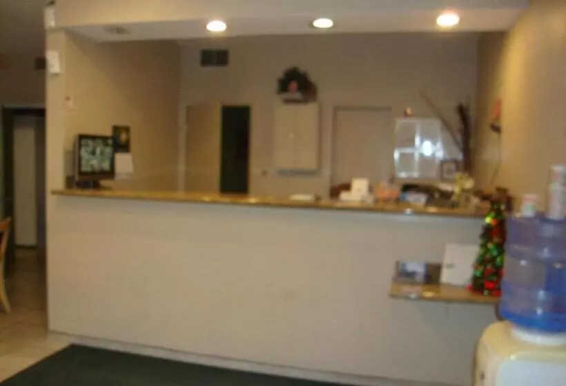 Отель Townhouse Inn And Suites