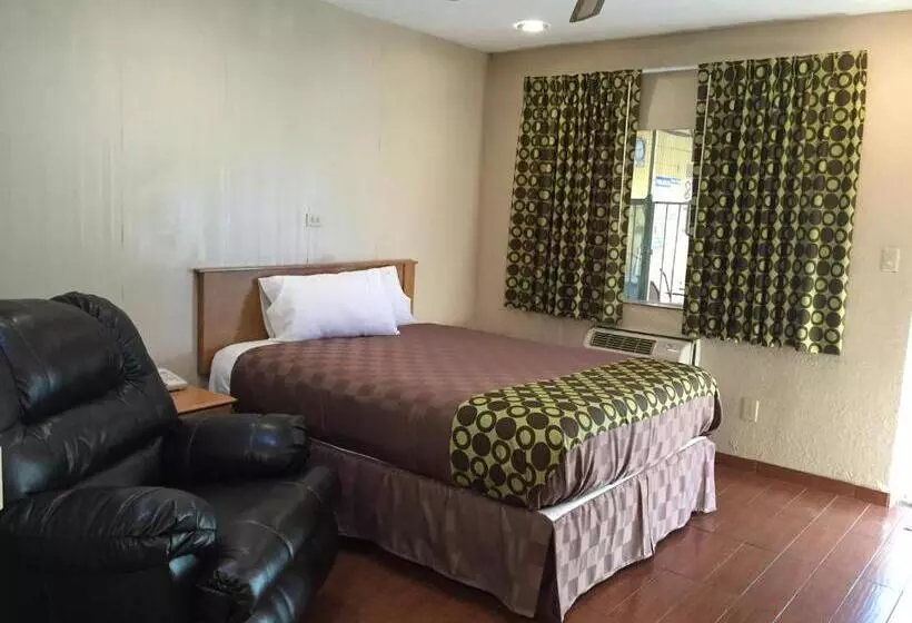 Отель Townhouse Inn And Suites