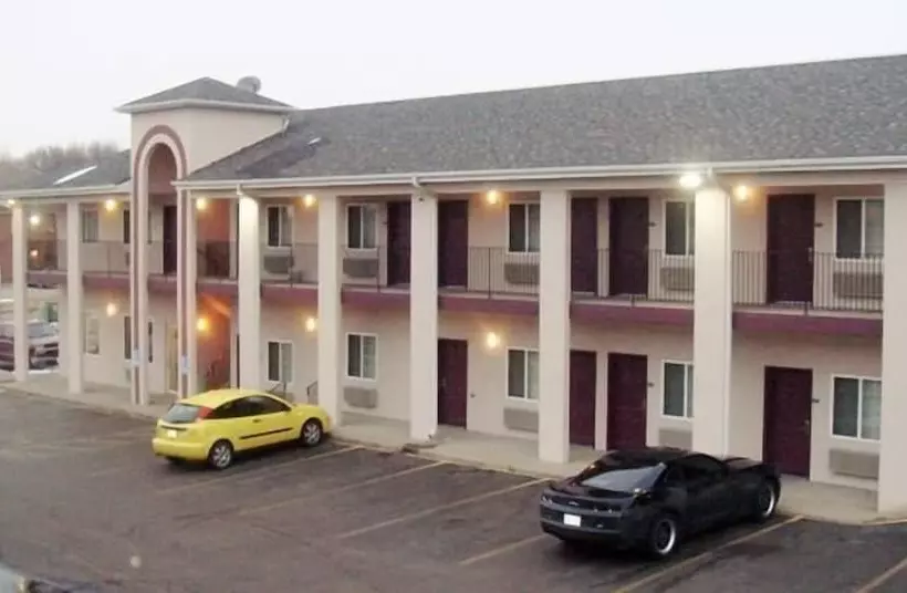 Hotelli Townhouse Inn & Suites Omaha
