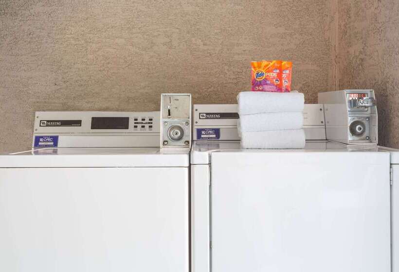 Szálloda Days Inn By Wyndham Phoenix West