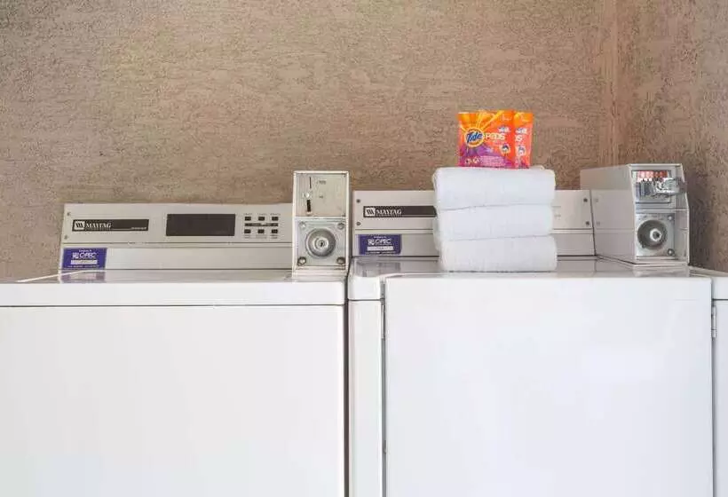 هتل Days Inn By Wyndham Phoenix West