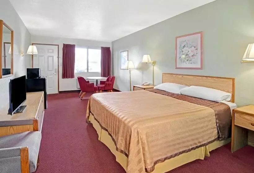 Magnuson Hotel El Paso West