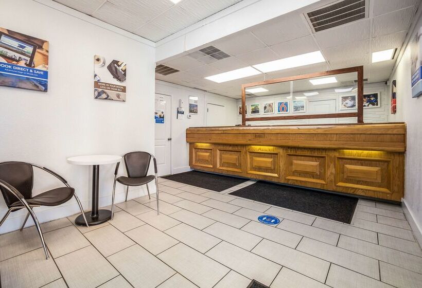 Motel 6 Florence, Sc