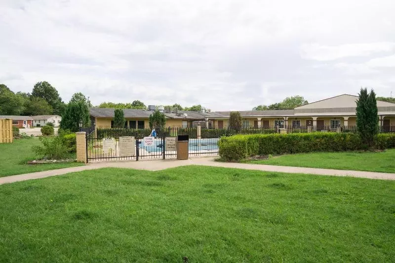 모텔 Woodridge Inn And Suites