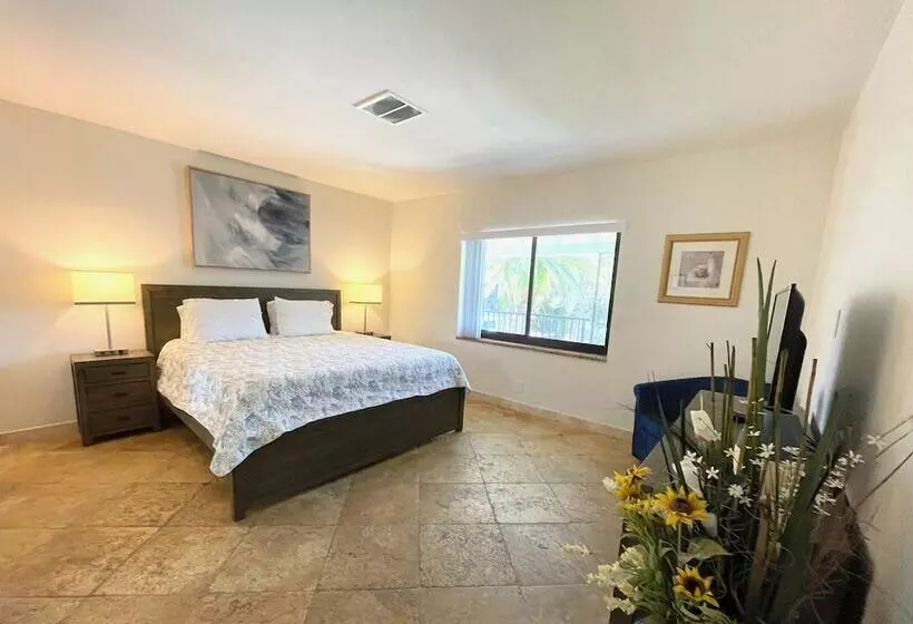 Tropic Isle Beach Resort