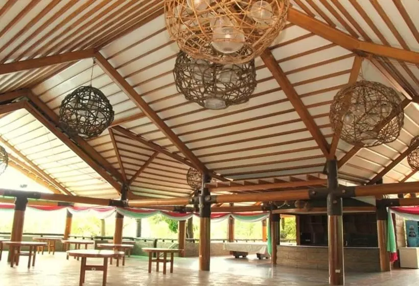 Hotelli Bosay Resort
